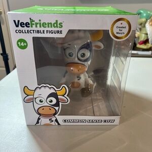 Brand New VeeFriends Gary Vaynerchuk Common Sense Cow Collectible Figure